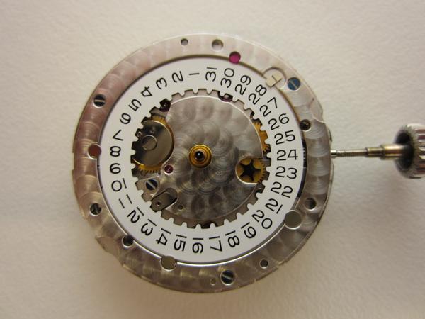 百达翡丽手表售后服务中心地址（百达翡丽表框褪色）