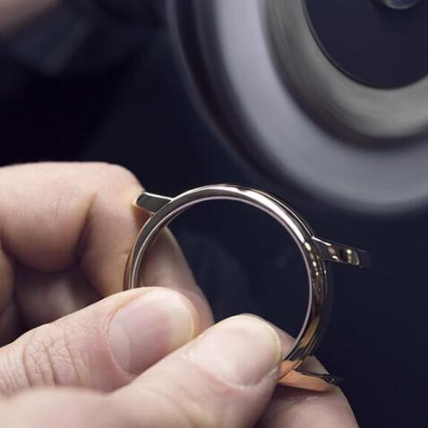 百达翡丽售后电话（百达翡丽表带腐蚀）